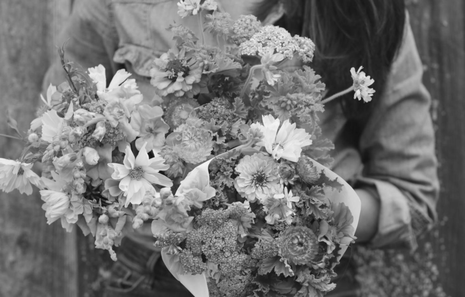 Kreative Blumengestaltung in unserem Schulungsraum